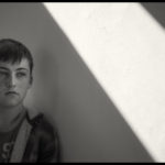 Child leaning against a wall - Black and white photo